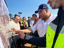 En mayo de 2019, Alfaro anunció una inversión de ocho mil millones de pesos en conjunto con la Federación para rehabilitar y ampliar la red carretera en el Estado. ESPECIAL