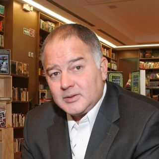 Dejan amenaza a Héctor de Mauleón en su casa