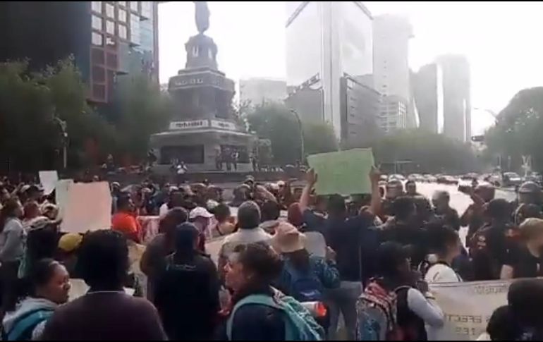 Los ex trabajadores reclaman que desde el primero de enero se quedaron sin empleo. ESPECIAL/Captura de video