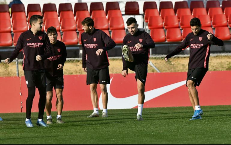 AUSENTE. Javier Hernández no se presentó a entrenar con el equipo sevillano. @sevillafc