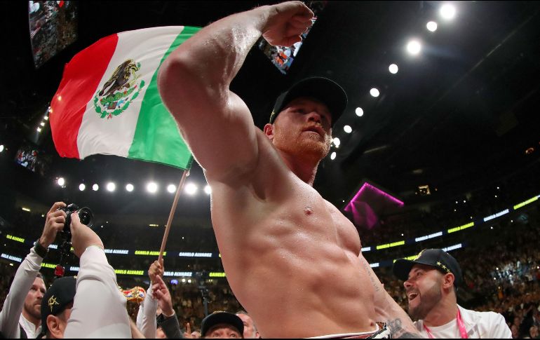 Fue en 1987 cuando Julio César Chávez fue reconocido con dicha distinción, algo que sólo pudo lograr el ''Canelo'' más de tres décadas después. AFP / ARCHIVO