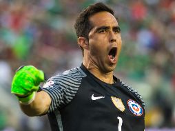 Con su selección nacional, Bravo fue titular en el bicampeonato de las Copas América 2015 y 2016. IMAGO7