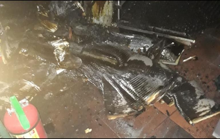 La dependencia municipal, Bomberos de Zapopan, fue alertada, sin embargo al llegar, el incendio había sido controlado por lo que los rescatistas procedieron entonces a la ventilar el lugar. ESPECIAL / Bomberos de Zapopan