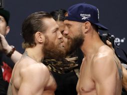 McGregor (izquierda) y Cerrone superaron sin problemas la báscula. AFP/S. Marcus