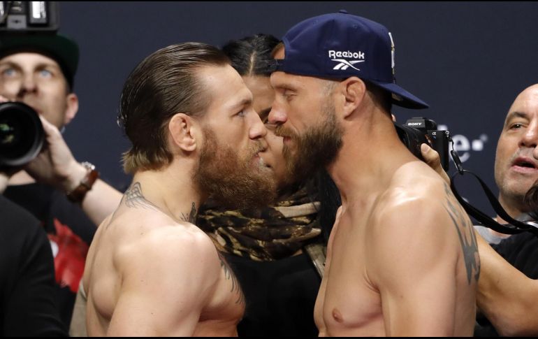 McGregor (izquierda) y Cerrone superaron sin problemas la báscula. AFP/S. Marcus