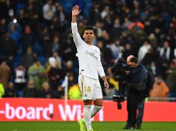 El equipo merengue se colocó provisionalmente en la cima con 43 puntos, a la espera del resultado del partido el domingo del Barcelona. AFP / G. Bouys