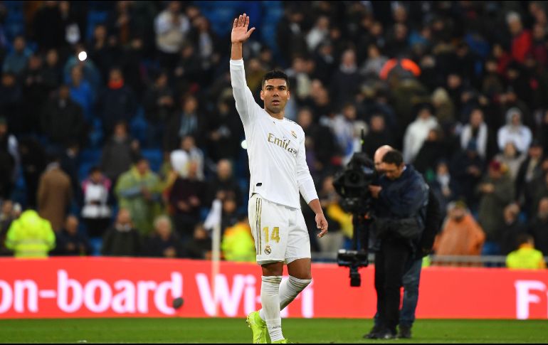 El equipo merengue se colocó provisionalmente en la cima con 43 puntos, a la espera del resultado del partido el domingo del Barcelona. AFP / G. Bouys