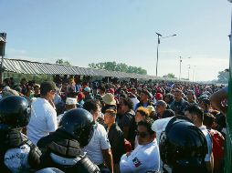La Guardia Nacional impidió el paso de cientos de migrantes a México. EFE