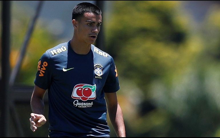 A pesar de que no se revelaron las cifras exactas que pagó el club español por los servicios del prometedor futbolista, medios madrileños aseguran que la ficha costó poco más de 30 millones de euros. EFE / ARCHIVO