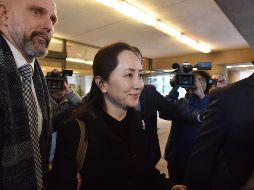 Meng Wanzhou sale de la Suprema Corte de Columbia Británica después de su primera audiencia de extradición. AFP/D. MacKinnon