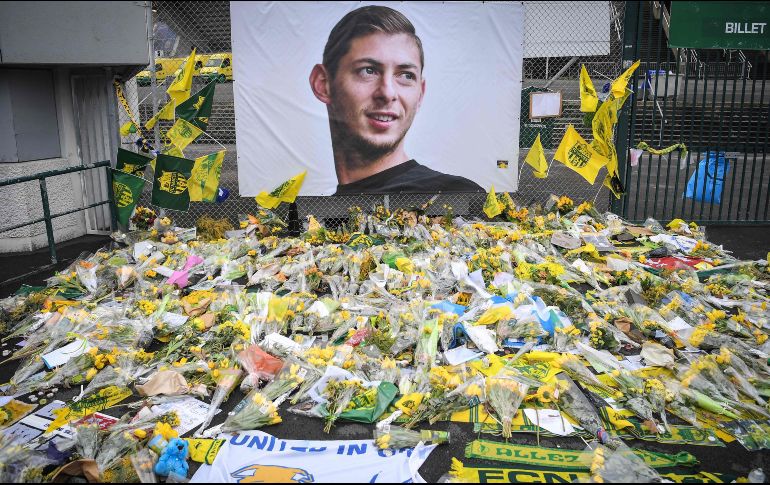 El equipo informó que el uniforme conmemorativo estará a la venta. Todos los ingresos generados por las ventas serán dedicados a los clubes en los que Sala se formó en Argentina. AFP / ARCHIVO