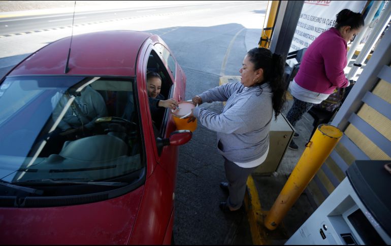 Los ejidatarios, quienes tomaron el Aeropuerto desde hace dos meses, piden cooperación voluntaria para ingresar. EL INFORMADOR / F. Atilano