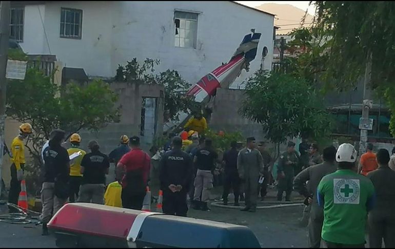 La casa afectada estaba sola al momento del incidente, y no se generó ningún incendio por el impacto. ESPECIAL
