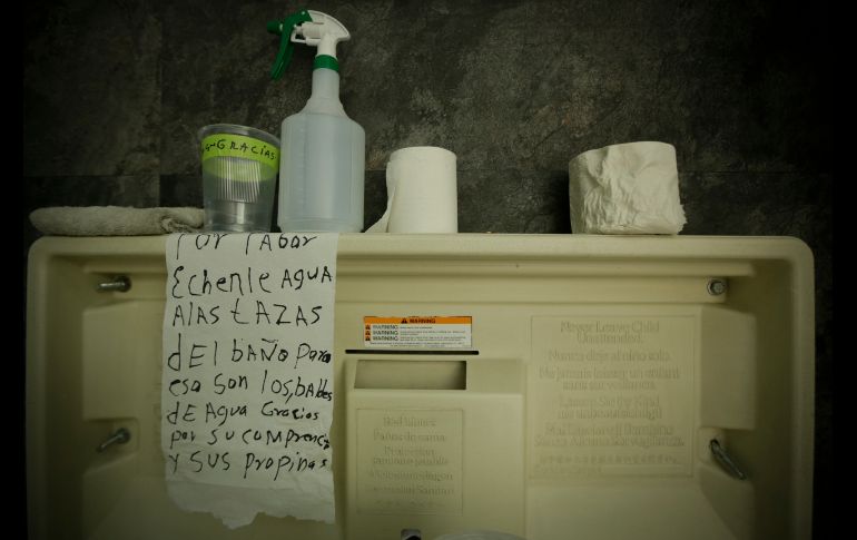 Los ejidatarios, quienes tomaron el Aeropuerto desde hace dos meses, piden cooperación voluntaria para ingresar. EL INFORMADOR / F. Atilano