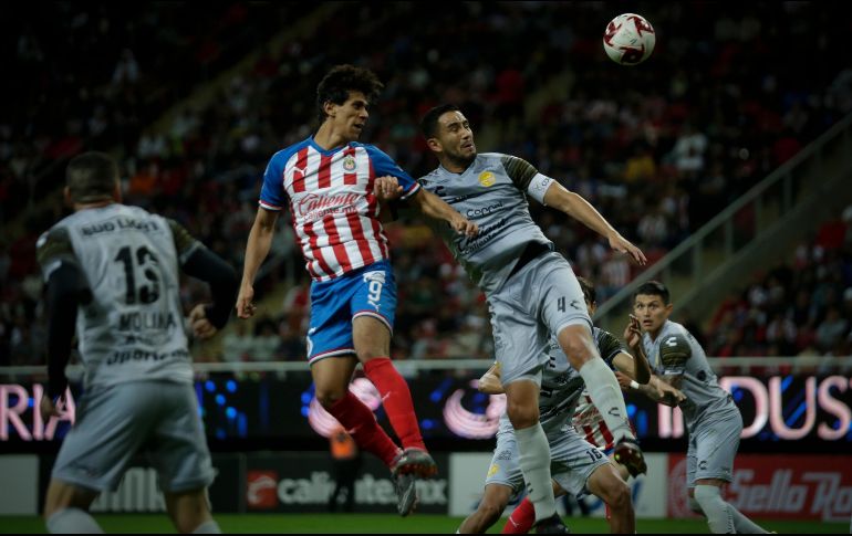 Ni José Juan Macías ni el resto de los jugadores rojiblancos pudieron lucirse demasiado ante un equipo sinaloense que se mostró punzante y dominante por momentos. EL INFORMADOR/F. Atilano