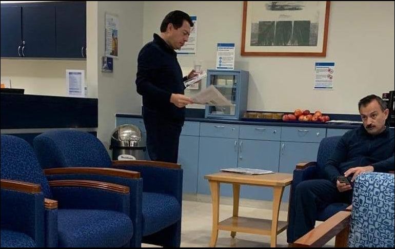 Periodistas cuestionaron a Mario Delgado sobre la fotografía durante la rueda de prensa de este miércoles. TWITTER/@MuySuFrida