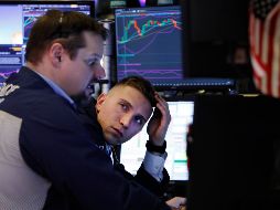 Los mercados se replegaron de los récords el martes cuando los inversores se alarmaron por el coronavirus, aunque los temores comenzaron a disiparse. AP/R. Drew