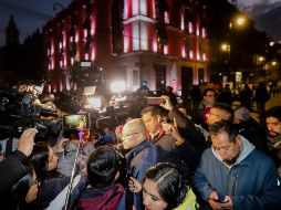 Los papás que se encuentran afuera de Palacio Nacional exigen que el “presidente cumpla lo que prometió en campaña”. NTX / G. Durán