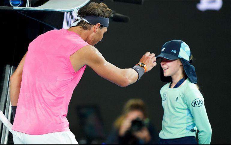 La niña ''ha sido una fenómeno porque ha estado muy entera, y la bola le ha ido directa a la cabeza'', relató el español luego del incidente. EFE / S. Barbour