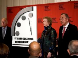 Edmund G. Brown Jr. (i) retrasa el 