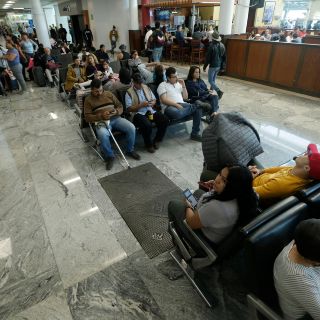 Instalan cerco sanitario en aeropuerto de Tijuana, pendiente en  Guadalajara