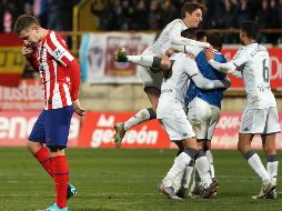 La escuadra de la Segunda División B de España dio la campanada y ante sus seguidores en la cancha del Estadio Municipal Reino de León superó a uno de los clubes de mayor jerarquía del futbol ibérico. AFP / C. Manso