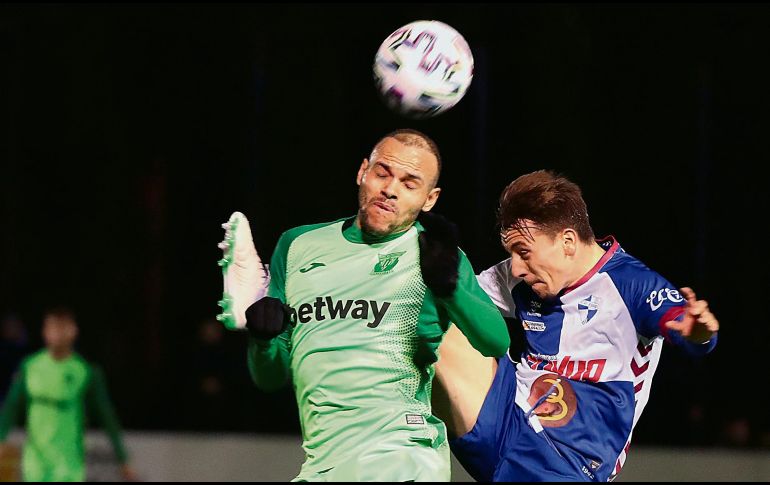 Reñido. El conjunto local vendió cara la derrota, aunque al final los visitantes avanzaron a Octavos.  EFE