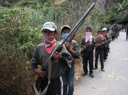 Autoridades de Chilapa presentaron a 19 menores de entre 6 y 15 años de edad (la mayoría huérfanos) como policías comunitarios. EFE/J. Luis