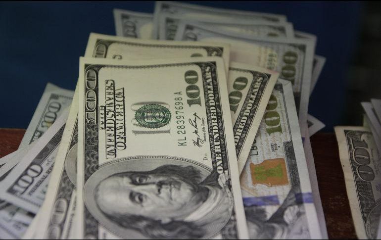 El tipo de cambio para solventar operaciones denominadas en moneda extranjera pagaderas en el país es 18.8018 pesos por dólar. EL INFORMADOR / ARCHIVO