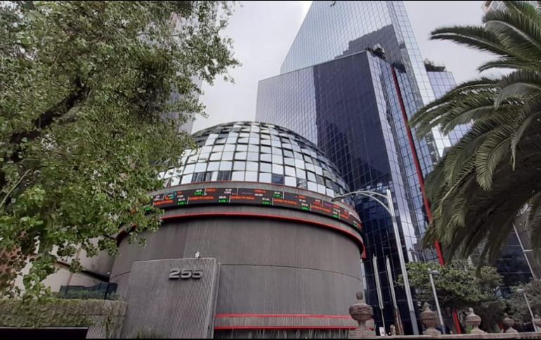 Los mercados accionarios operan en terreno positivo ante la publicación de datos de manufacturas en Asia y Europa. EL INFORMADOR / ARCHIVO