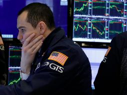 En la semana el Dow Jones perdió 1.2%, el Nasdaq bajó 0.8% y el S&P 500 dejó 1.0 por ciento. AP/R. Drew