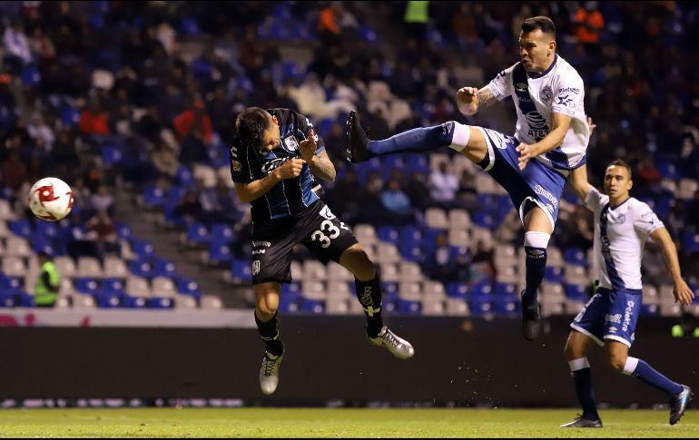 Con la victoria 1-0 los queretanos llegaron a seis unidades, en tanto que los Camoteros se quedaron con tres puntos. EFE/H. Ríos