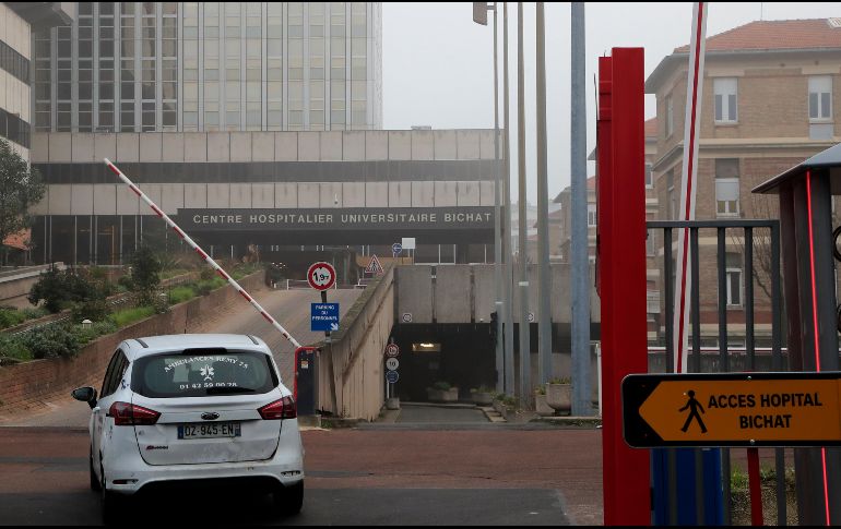 Ambulancia en la entrada del hospital Bichat, en Paris, donde una persona que viajó a China dio positivo conel coronavirus de Wuhan. AP/M. Euler