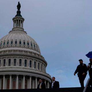 Abogados de la Casa Blanca comienzan defensa de Trump en juicio