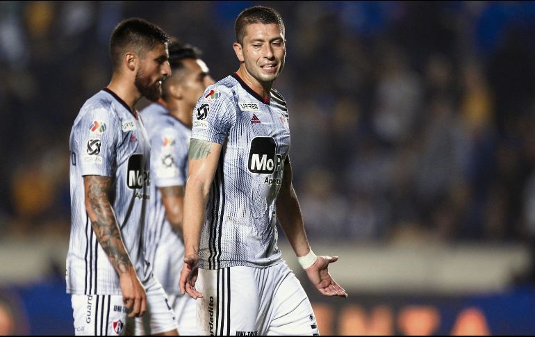 Lamento. Martín Nervo, el capitán de los Zorros, reclama a su equipo tras haber culminado el primer tiempo en desventaja. IMAGO7