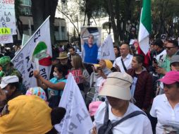 Los integrantes de la caravana pidieron hacer una valla humana para evitar el paso de estos grupos. SUN / D. Simón