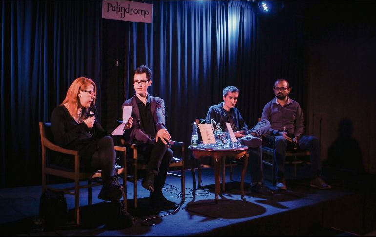 Novedades. Los escritores Álvaro Luquin y Eduardo Padilla (al centro), quienes compartieron sus impresiones en Palíndromo, fueron presentados por Fanny Enrigue y Carlos Vicente Castro. ESPECIAL