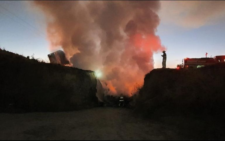 El percance se registró en el kilómetro 106 de la autopista San Juan de los Lagos-Jalostotitlán. ESPECIAL / Protección Civil Jalisco