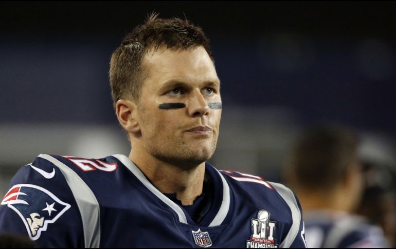 oe Montana aconsejó a su colega y homologo de Patriotas de Nueva Inglaterra, Tom Brady, quedarse en la escuadra con la que ha ganado seis Super Tazones. AP / ARCHIVO