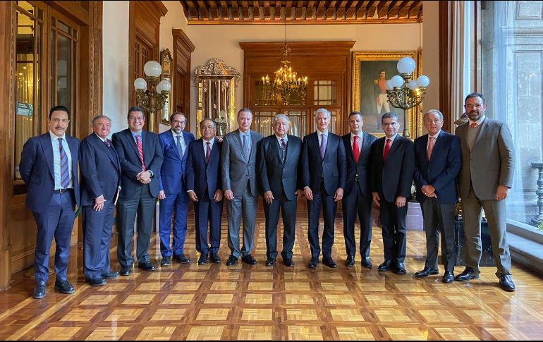 López Obrador escribió en su cuenta de Twitter que acordó seguir trabajando juntos con los mandatarios estatales. TWITTER / @lopezobrador_