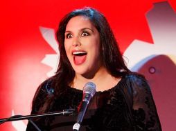 En la obra, la actriz añade su característico toque humorístico para exponer situaciones difíciles que la mujeres viven en distintas facetas sociales y personales. TWITTER/@angelicavale