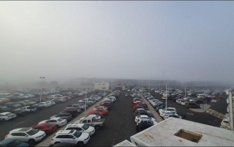 Cientos de pasajeros se encuentran a la espera el aviso por parte de autoridades para poder partir hacia sus destinos. EL INFORMADOR / A. Ramírez