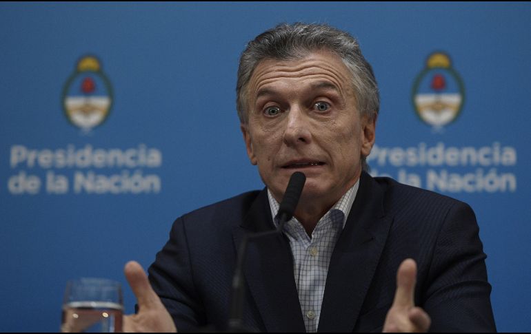Macri dejó el país con una deuda externa de 311 mil millones de dólares al tercer trimestre de 2019, año que cerró con 53.8% de inflación y una pobreza de 40%. AFP / ARCHIVO