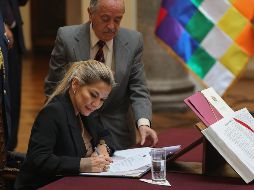 Jeanine Áñez pidió la dimisión de todos sus ministros y luego ratificó a la mayoría. EFE/M. Alipaz