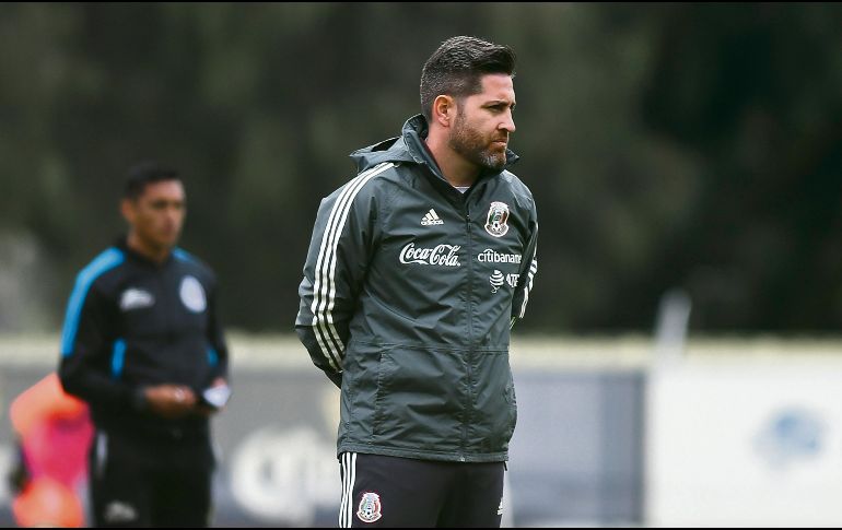 Christopher Cuéllar. El técnico del Tri femenil ha sido cuestionado por la convocatoria de jugadoras. TWITTER/@fmf
