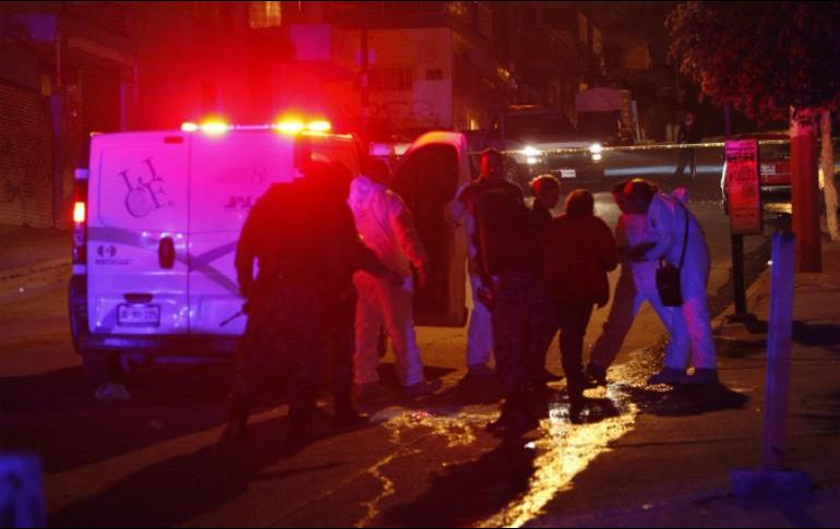 En Zapopan, policías encontraron a una mujer tendida en el asfalto con heridas de bala. EL INFORMADOR / ARCHIVO