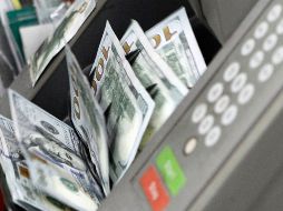 El billete verde se adquirió en un mínimo de 17.55 pesos en bancos de la Ciudad de México. EL INFORMADOR/ARCHIVO