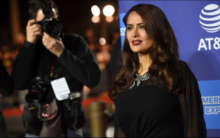 Salma Hayek hizo un comentario para despejar las dudas sobre su pie vendado. AP / ARCHIVO