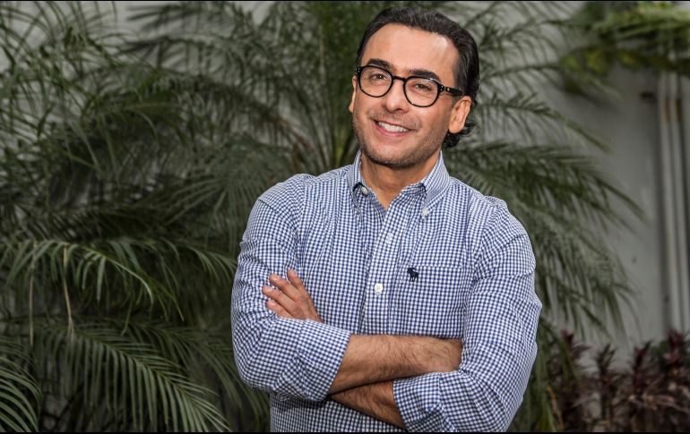 Adal Ramones señala que Memo del Bosque fue una de las primeras personas que conoció en Televisa. EL INFORMADOR / ARCHIVO