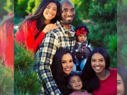 Vanessa publicó una imagen de ella junto a Kobe y sus cuatro hijas. INSTAGRAM / vanessabryant
